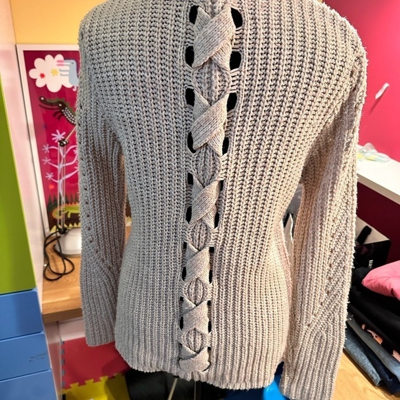 Beige woman's sweater with original back details size XS - Picture 4 of 5